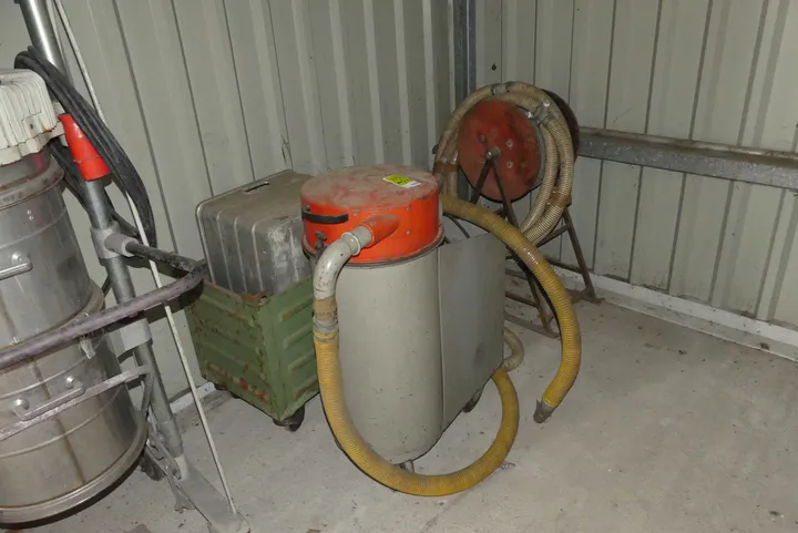 Konvolut Industriesauger und Zubehör